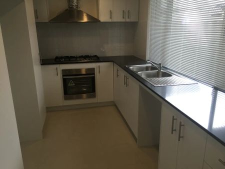 “Large Private Family Home” - Photo 3