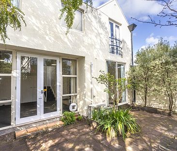 2-Bedroom Townhouse with Private Courtyard in Prime Christchurch Lo... - Photo 6