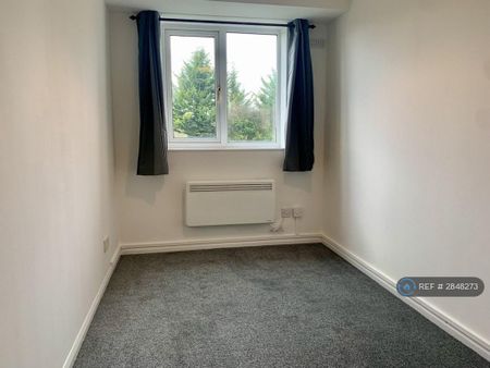 2 bedroom flat to rent - Photo 2