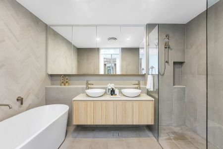 As new luxury apartment in Point Frederick - Photo 4