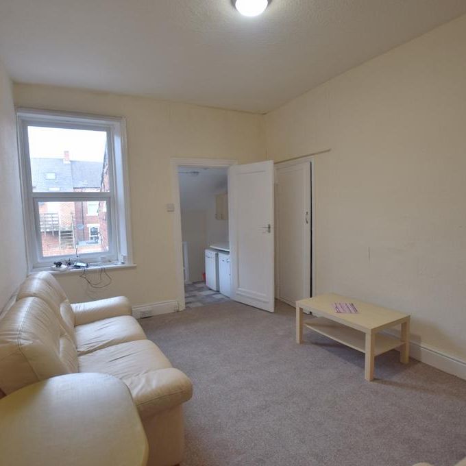 3 bedroom flat to rent - Photo 1