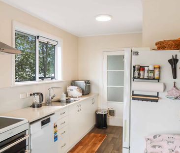 Charming three bedroom home! - Photo 4