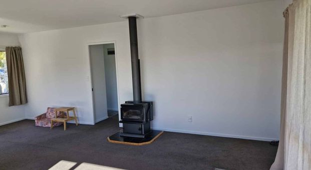 Stunning Refurbished Home in Tranquil Cul-de-Sac - Photo 1