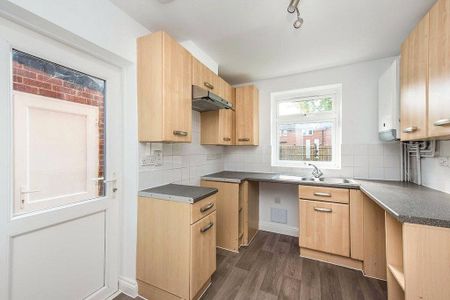 2 bedroom semi-detached house to rent - Photo 5