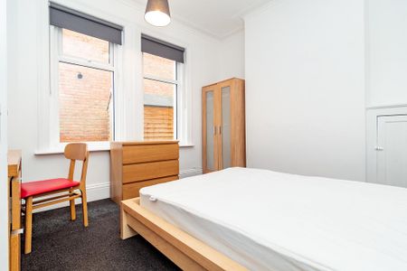 6 bedroom semi-detached house to rent - Photo 3