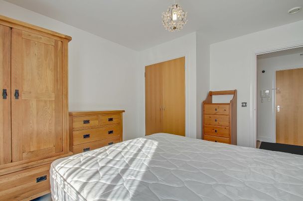 1 bed flat to rent in Drinkwater Road, Harrow - Photo 1