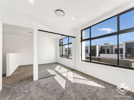 3 bedroom + MPR Terrace Home Offering Modern Comforts! - Photo 1