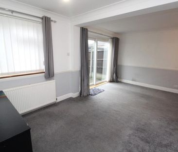 3 bedroom end of terrace house to rent - Photo 2