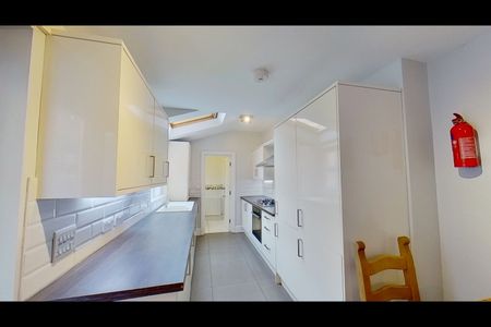 6 Bed End Terrace, Rothesay Avenue, NG7 - Photo 4