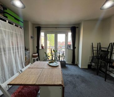 2 bedroom flat to rent - Photo 2