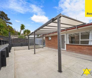 Bright & Comfortable 3-Bedroom Home with Off-Street Parking - Photo 4