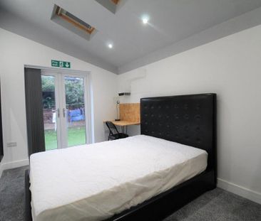 5 bedroom terraced house to rent - Photo 4