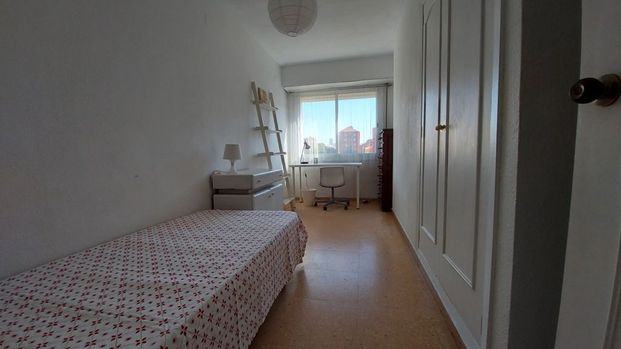 4 room luxury Flat for rent in Valencia - Photo 1