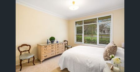 Serenity, warmth, and classic charm - Photo 3