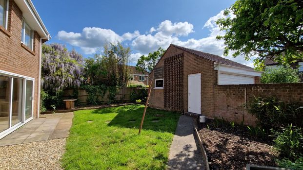 4 bed detached house to rent in Kingston Close, Taunton - Photo 1