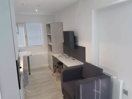 Premium Studio (L Shaped) - Photo 3