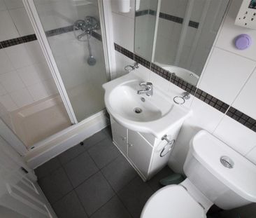 Kingsbridge Crescent, Southall - Photo 4