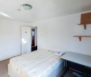 4 bedroom flat to rent - Photo 6