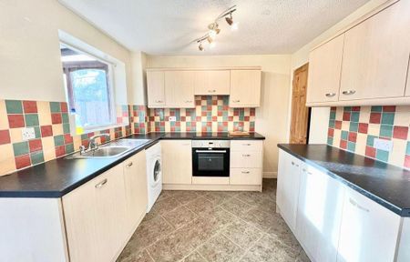 2 bedroom end of terrace house to rent - Photo 3