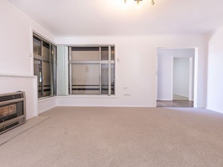 Spacious Family Home - Photo 3