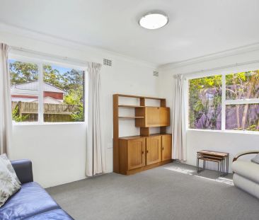 Spacious One-Bedroom Flat - Photo 1