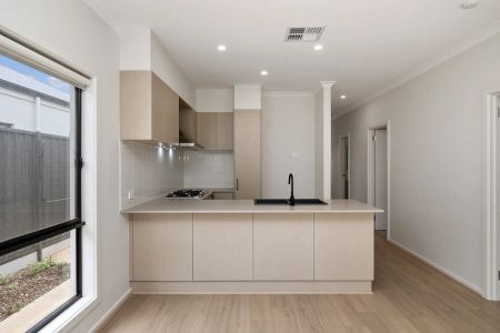 Modern Family Living in a Fast-Growing Eyre Community - Photo 2