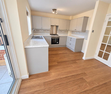 3 bedroom semi-detached house to rent - Photo 6