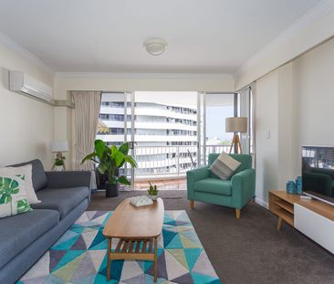 Fully Furnished 8th Floor Corner Apartment - Photo 5