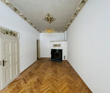 Altbaucharme pur: Große Erdgeschosswohnung mit Kamin, Loggia & Einb... - Photo 2
