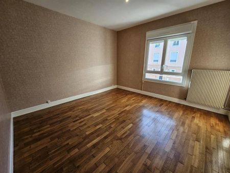 Location Appartement 4 pièces 82m² LE CREUSOT 71200 - Photo 3