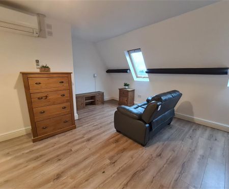 Flat 11, 84 Lincoln Road - Photo 2