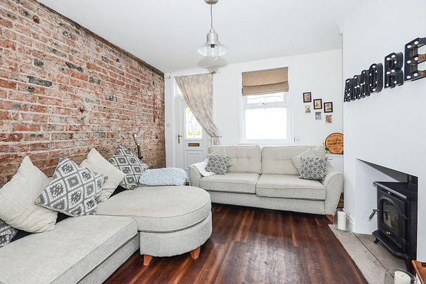 2 bedroom terraced house to rent - Photo 1