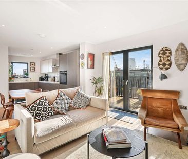 This 2 bed penthouse apartment, offers a wrap around balcony with p... - Photo 1