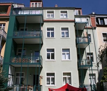 Angenehm Leben im Trachauer Dorfkern. Etagenwohnung mit Balkon zum Innenhof. - Photo 1