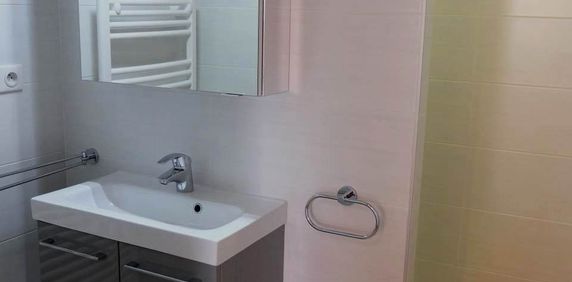Location Maison 4 pièces 122m² VITROLLES 13127 - Photo 2