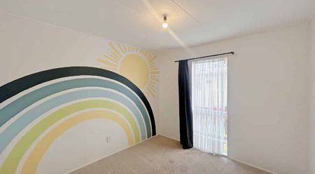 CLOVERLEA - 3 BEDROOMS - Photo 2