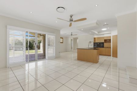 THIS HOME HAS IT ALL - POOL, SHED & MULTIPLE LIVING AREAS - Photo 3