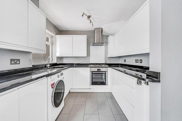 4 bedroom terraced house to rent - Photo 1