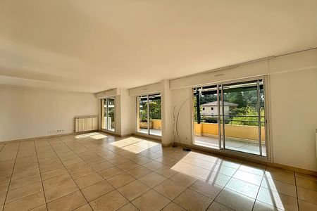 Location appartement 4 pièces, 124.09m², Nîmes - Photo 2