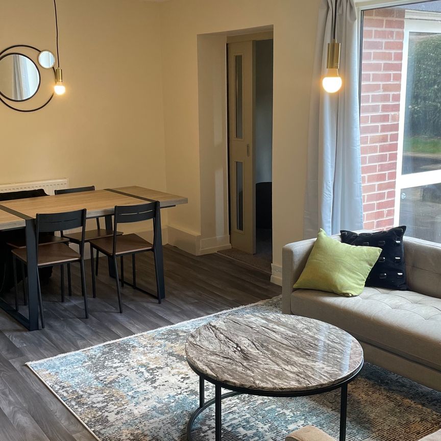 Crofters Close Room 4 - Photo 1