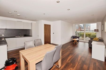 3 bedroom flat to rent - Photo 2