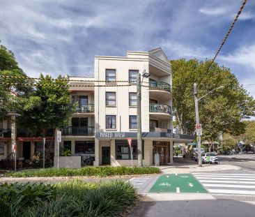 Stylish parkside retreat with lock-up over-sized garage - Photo 4