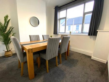 4 bedroom terraced house to rent - Photo 2