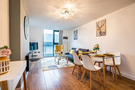 2 Bed Flat, Iquarter, S3 - Photo 2