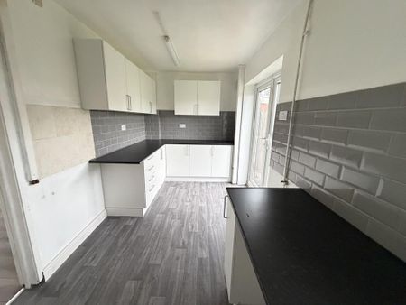 2 bedroom semi-detached house to rent - Photo 5