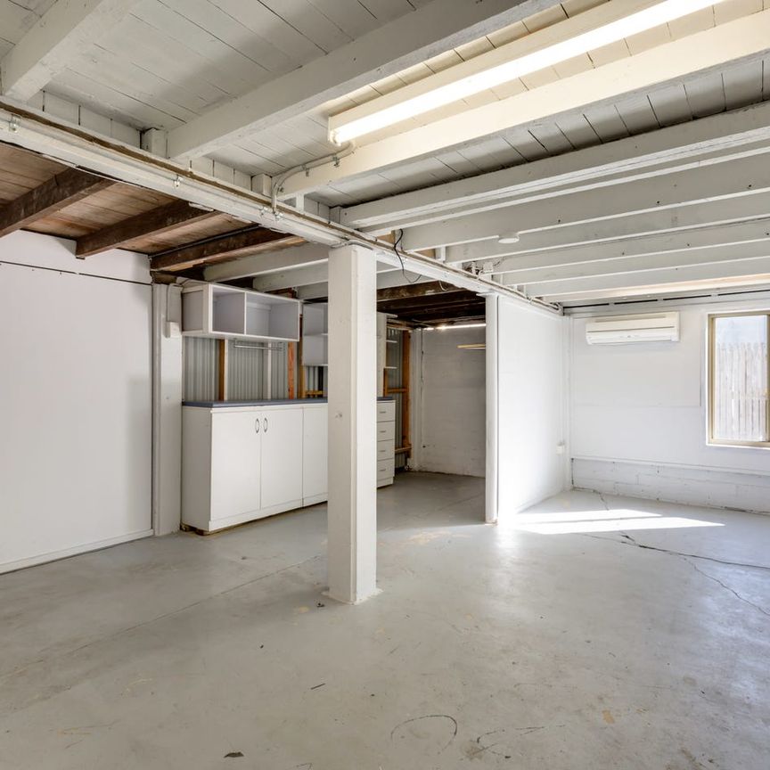 QUEENSLANDER IN POPULAR CENTRAL AREA - Photo 1