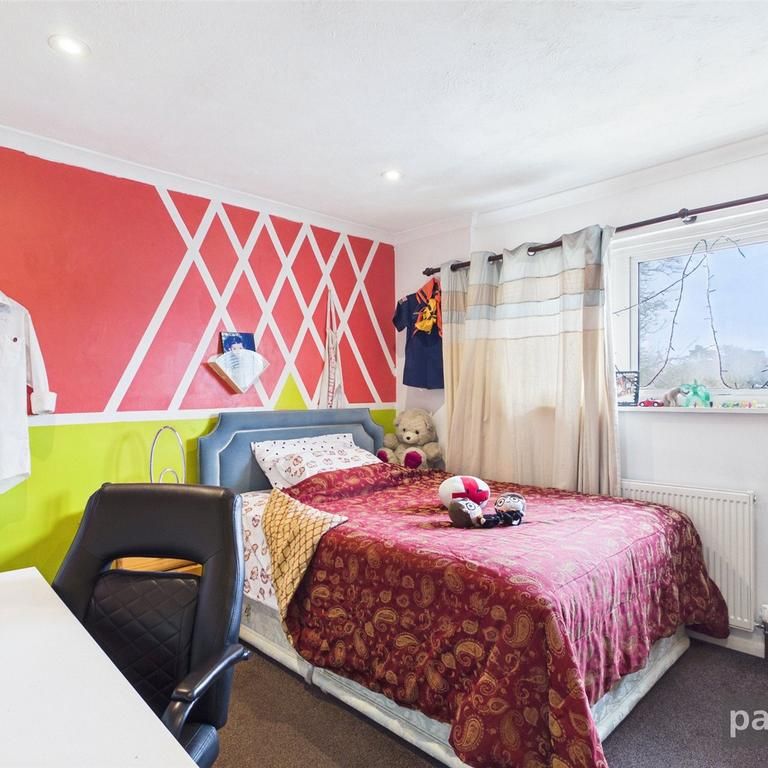 4 bedroom semi-detached house to rent - Photo 1