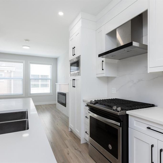 Townhouse Near Rec Centre - Photo 1