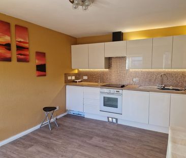 1 Bed Maisonette, Shinners Close, SE25 - Photo 3