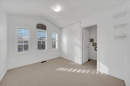 For Lease - 17 Fortis Crescent, Bradford West Gwillimbury, Ontario - Photo 4